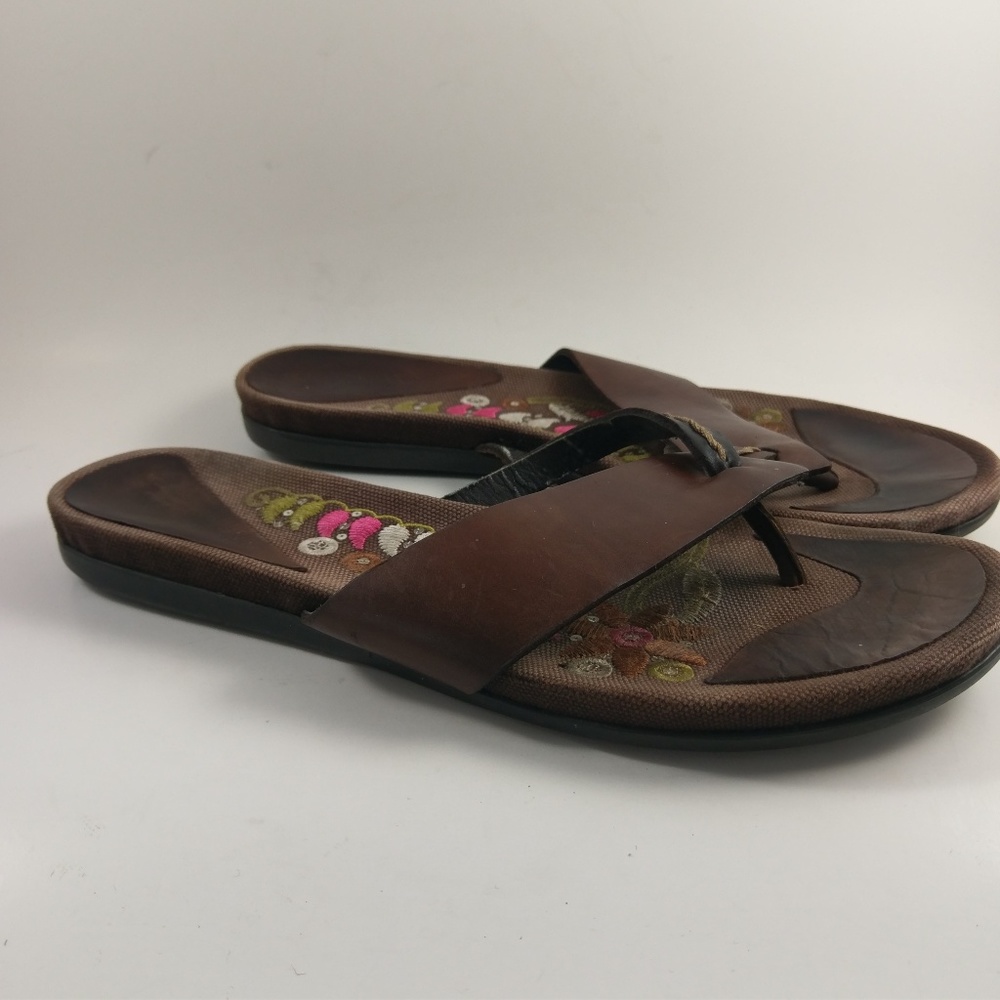 Super Cute Nine West Embroidered Flip Flops